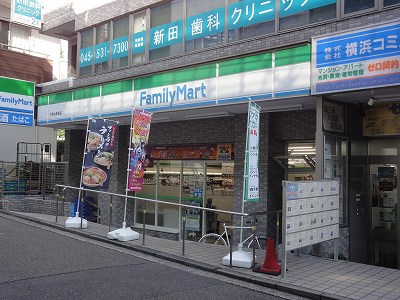 ファミマ駅前店：3分
