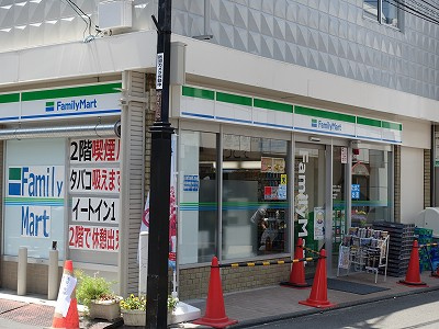 ファミマ駅前：5分