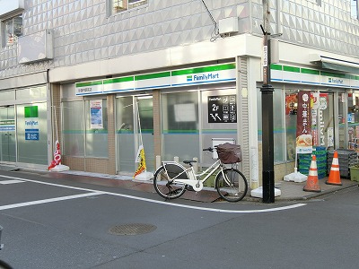 ファミマ駅前店：4分