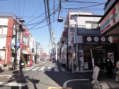 妙蓮寺駅前の商店街