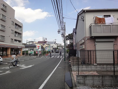 右が物件、左がセブン